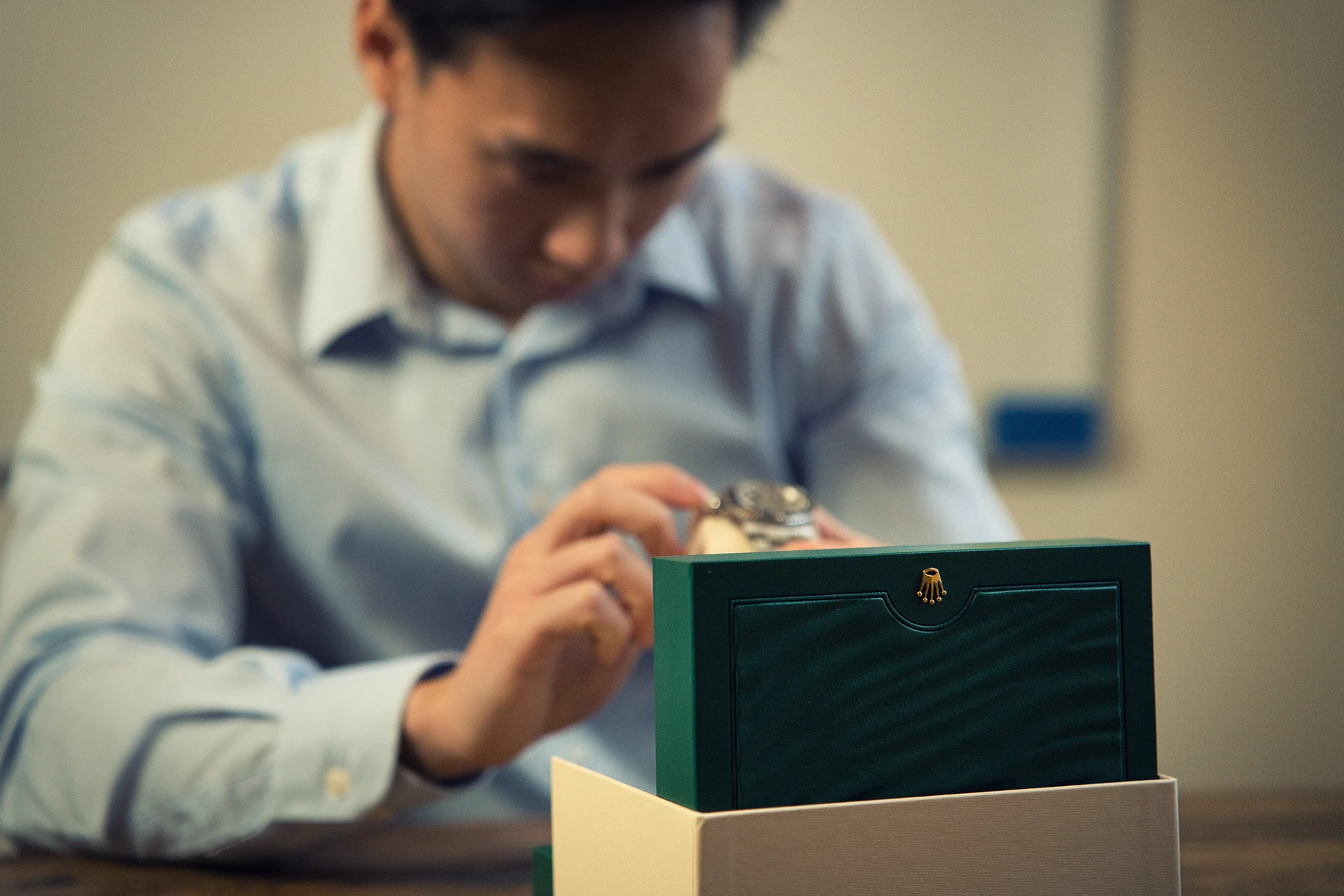 Johannes holder Rolex ur