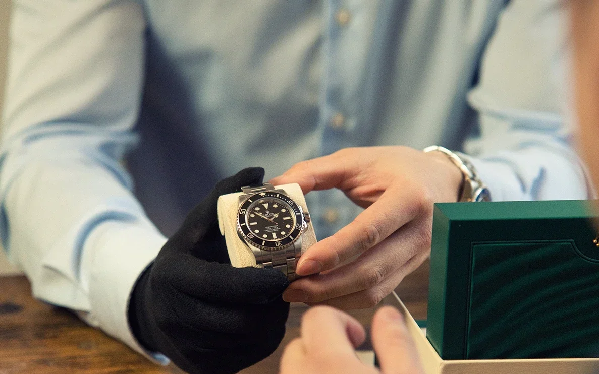 Johannes holder Rolex ur